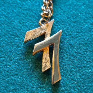 Vintage 77 Avon gold necklace.